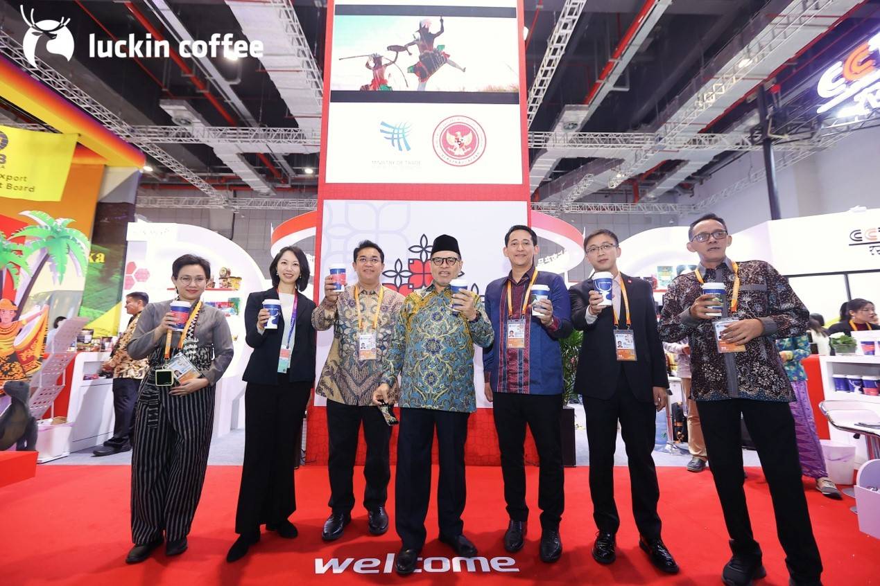 幸折射中国咖啡的全球版图电子pg进博会上的一杯瑞(图1) 幸折射中国咖啡的全球版图电子pg进博会上的一杯瑞(图1)